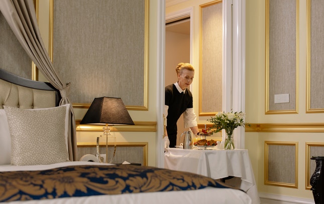 Create a Hospitality Staff Handbook With Our 10-Step Checklist